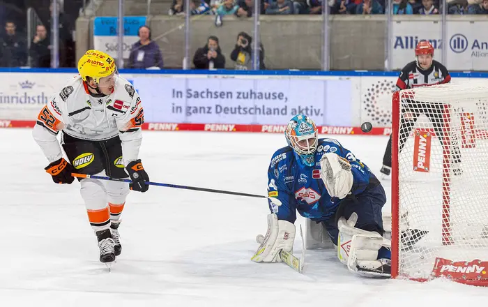 2025 10 31 Dresdner Eislöwen gegen Löwen Frankfurt (Deutsche Eishockey Liga 2025 26) by Sandro Halank–136