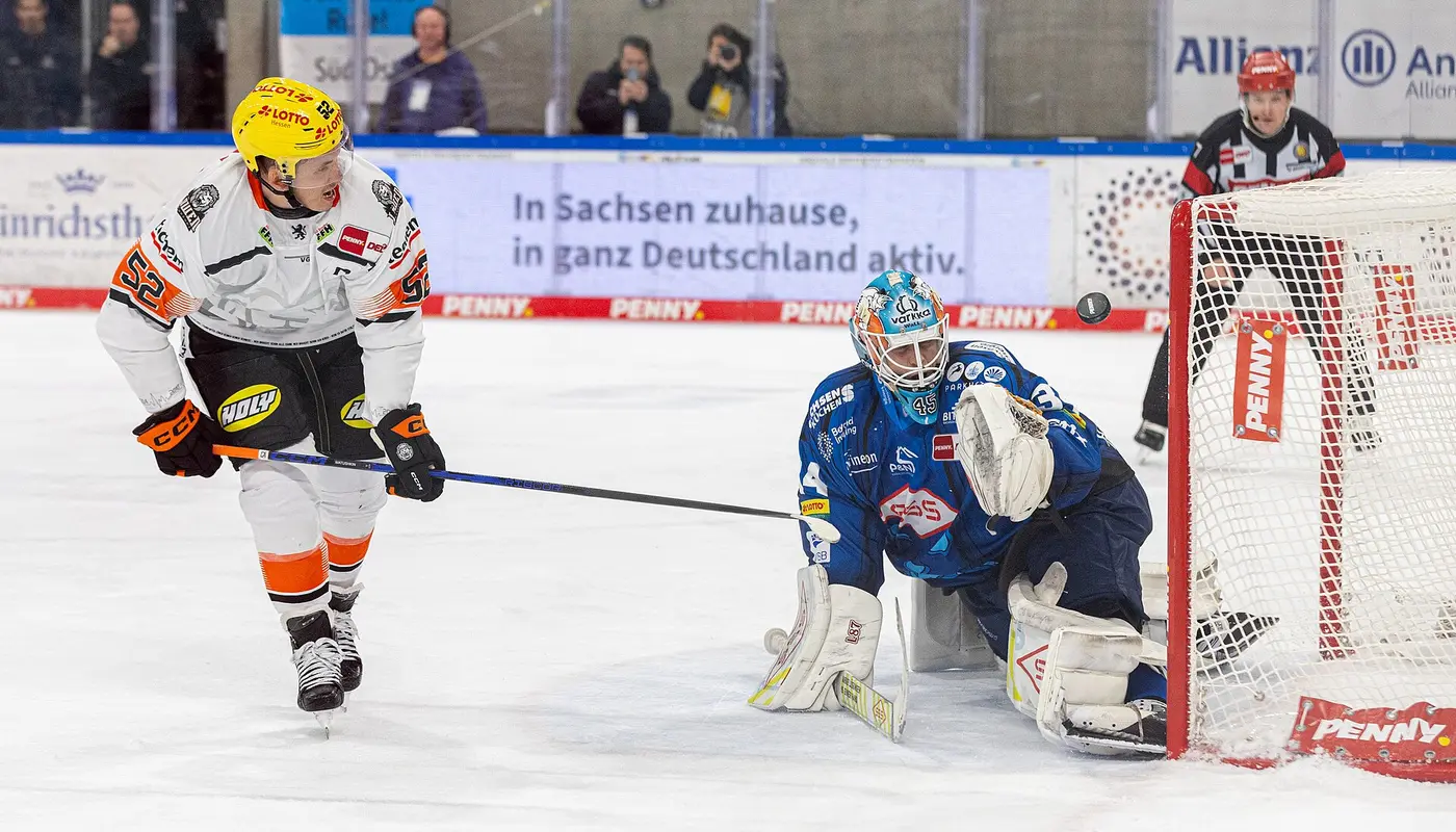 2025 10 31 Dresdner Eislöwen gegen Löwen Frankfurt (Deutsche Eishockey Liga 2025 26) by Sandro Halank–136